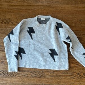Storia gray and black lightning bolt sweater